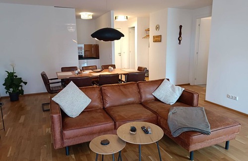Poertschach am Woerthersee Apartment | Nice apartment for 2 guests with WIFI, TV, balcony, pets allowed and parking