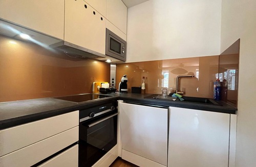Poertschach am Woerthersee Apartment | Nice apartment for 2 guests with WIFI, TV, balcony, pets allowed and parking