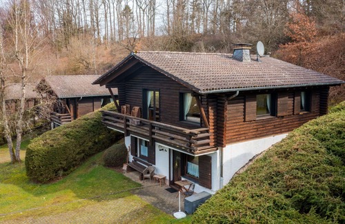 Schoenecken Apartment | Nice apartment for 2 guests with WIFI, TV, patio, pets allowed and parking