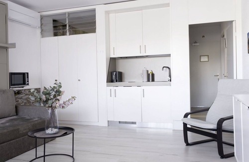 Bissone Apartment | Nice apartment for 4 guests with WIFI, pool, A/C, TV, balcony, panoramic view and parking