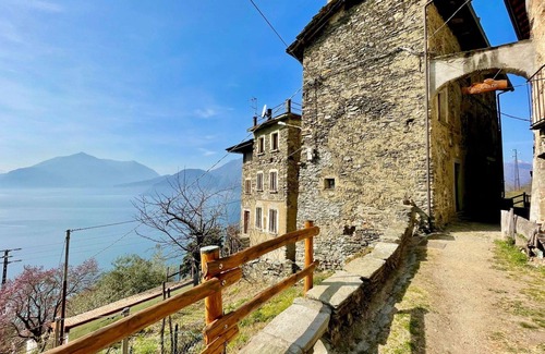 Naggio Apartment | Nice apartment for 4 people with WIFI, TV, terrace, pets allowed and parking