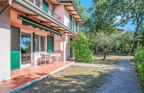 San Feliciano Apartment | Nice apartment for 4 people with pool, WIFI, A/C, TV, patio, pets allowed and parking