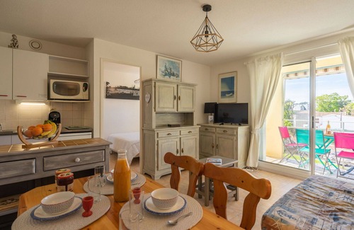 Pontaillac Apartment | Nice apartment for 4 people with WIFI, TV, balcony and pets allowed