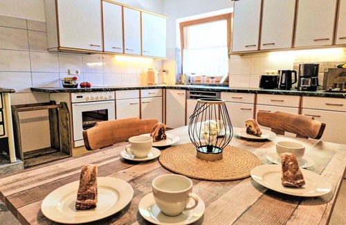 Ginzling Apartment | Nice apartment for 5 people with balcony, pets allowed and parking