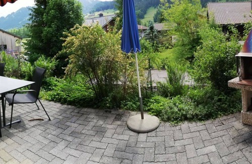Lenk Apartment | Nice apartment for 6 guests with TV, balcony, pets allowed and parking