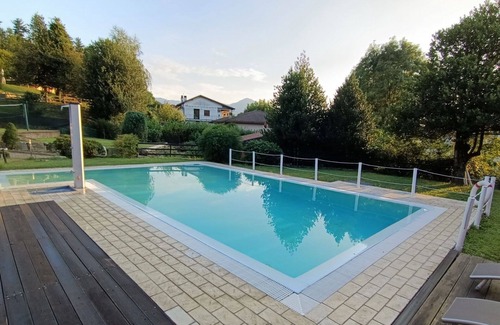 Luino Apartment | Nice apartment for 6 guests with WIFI, pool, TV, pets allowed and parking