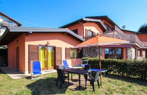 Luino Apartment | Nice apartment for 6 guests with WIFI, pool, TV, pets allowed and parking