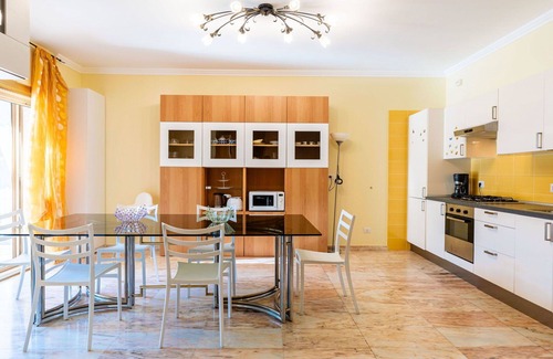 Taggia Apartment | Nice apartment for 6 people with WIFI, balcony, pets allowed and parking