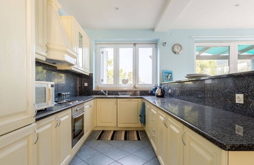 Mali Ston Apartment | Nice apartment for 8 guests with A/C, hot tub, WIFI, TV, terrace and parking