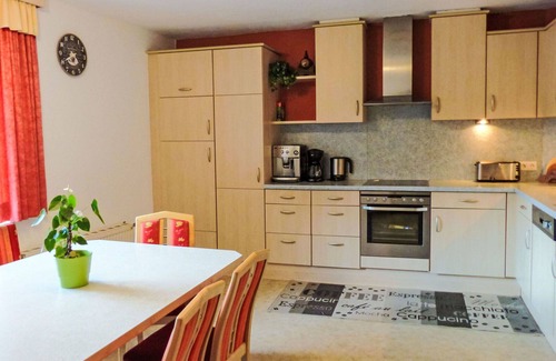 Oetz Apartment | Nice apartment for 8 people with WIFI, TV, balcony, pets allowed and parking