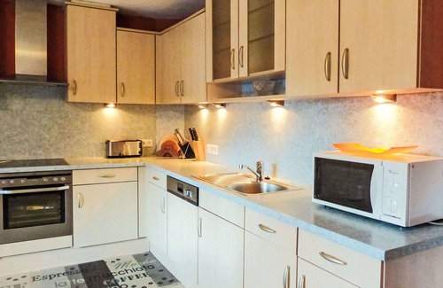 Oetz Apartment | Nice apartment for 8 people with WIFI, TV, balcony, pets allowed and parking