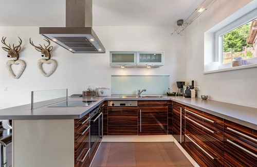 Sankt Urban Apartment | Nice apartment for 6 guests with WIFI, TV, terrace, pets allowed and parking