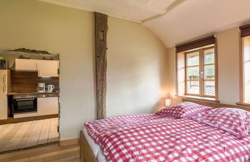 Sandbostel Apartment | Nice apartment for 7 guests with WIFI, TV, terrace, pets allowed and parking