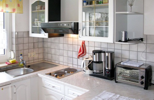 Wesenberg Apartment | Nice apartment for 4 guests with TV, terrace, pets allowed and parking