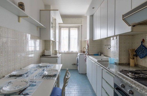 Vallecrosia Apartment | Nice apartment for 5 people with WIFI, TV, balcony, pets allowed and parking