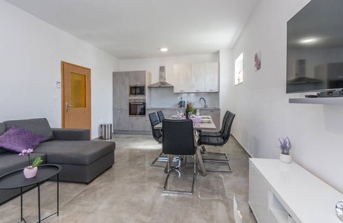 Sveti Filip i Jakov Apartment | Nice apartment in Gornje Rastane
