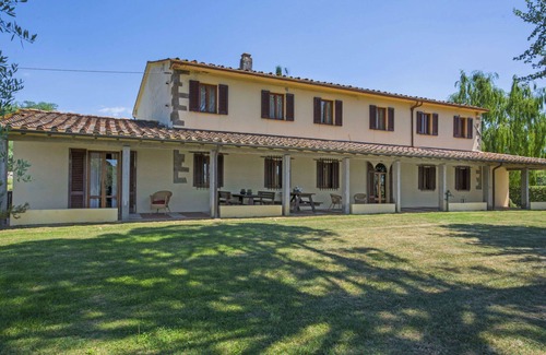 Lamporecchio Villa | Nice apartment in villa for 14 guests with WIFI, private pool, TV, balcony, pets allowed and par.