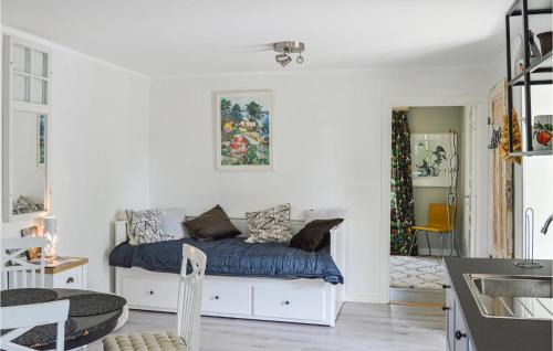 Malmkoping Apartment | Nice Apartment In Malmköping With Sauna