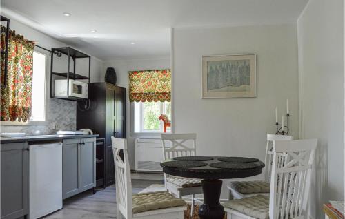 Malmkoping Apartment | Nice Apartment In Malmköping With Sauna