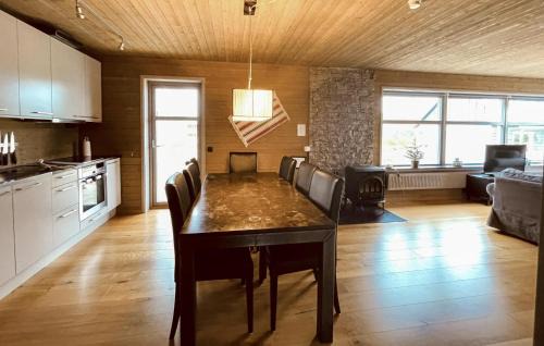 Syssleback Apartment | Nice Apartment In Sysslebäck With Sauna