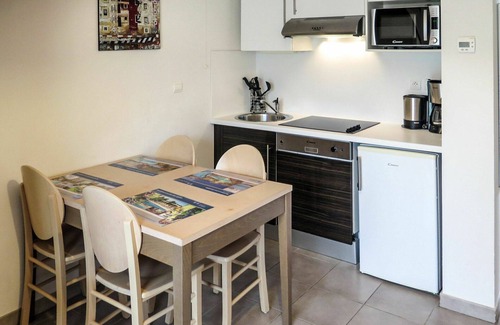 Montignac House | Nice apartment in villa for 4 guests with WIFI, pool, TV, terrace, pets allowed and parking