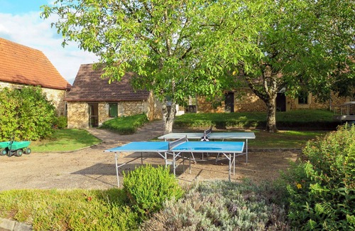 Montignac House | Nice apartment in villa for 4 guests with WIFI, pool, TV, terrace, pets allowed and parking