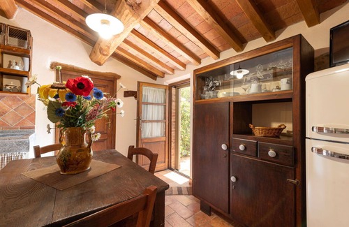 Poggi del Sasso Villa | Nice apartment in villa for 2 people with A/C, WIFI, pool, TV, patio, pets allowed and parking