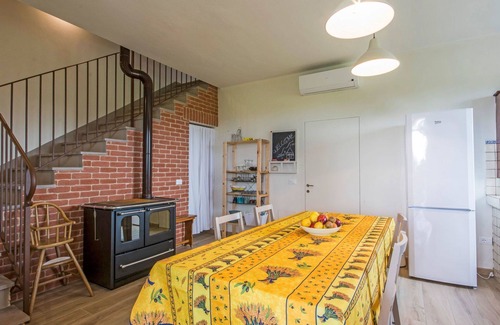 Fucecchio Villa | Nice apartment in villa for 2 people with WIFI, pool, A/C, pets allowed and parking