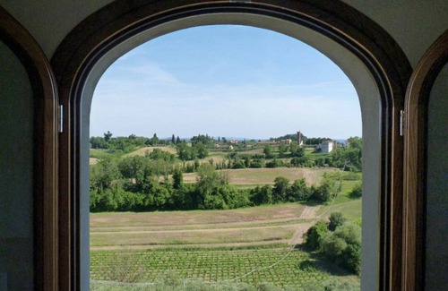 Fucecchio Villa | Nice apartment in villa for 2 people with WIFI, pool, A/C, pets allowed and parking