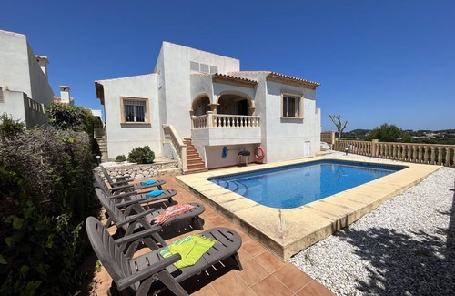 Costa Nova House | Nice apartment in villa with WIFI, private pool, A/C, TV, terrace, pets allowed and parking