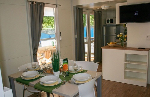 Zelena House | Nice apartment in villa for 6 people with WIFI, A/C, pool, TV, terrace and parking