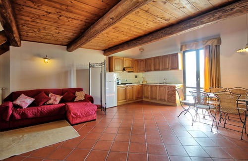 Montebonello Villa | Nice apartment in villa for 4 guests with WIFI, A/C, pool, TV, patio, pets allowed and parking