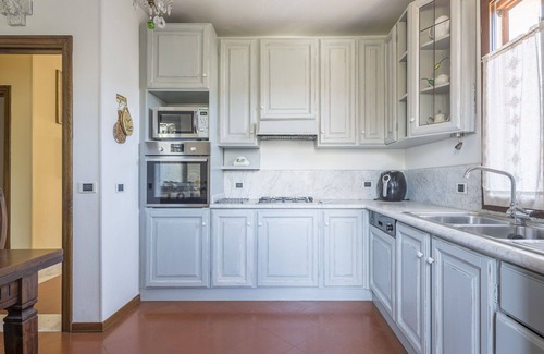 Seravezza Apartment | Nice apartment for 6 people with hot tub, WIFI, A/C, balcony, pets allowed and parking