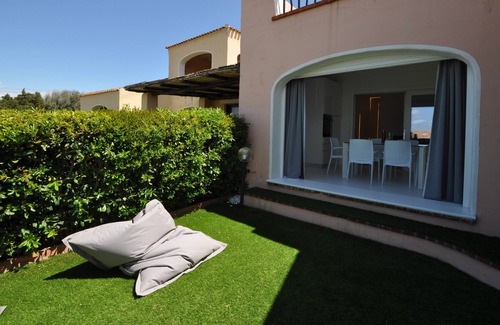 Capo Ferro House | Nice apartment just steps from the beach