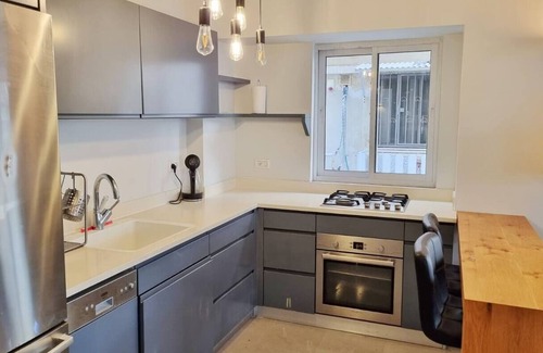 Diamond Exchange District Apartment | Nice apartment near the beach n