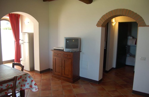 Sant'Appiano Apartment | Nice apartment with pool, WIFI, TV, patio, pets allowed and parking, close to San Gimignano
