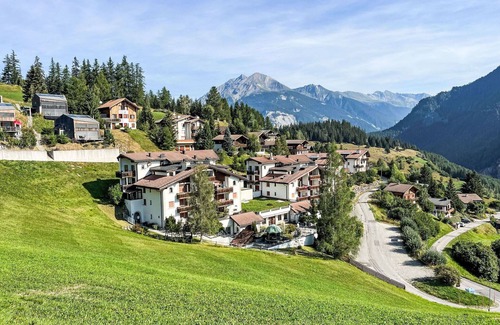 Grisons Apartment | Nice apartment with WIFI, pool, TV, balcony, pets allowed, panoramic view and parking
