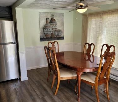 Carbondale House | Nice full room
