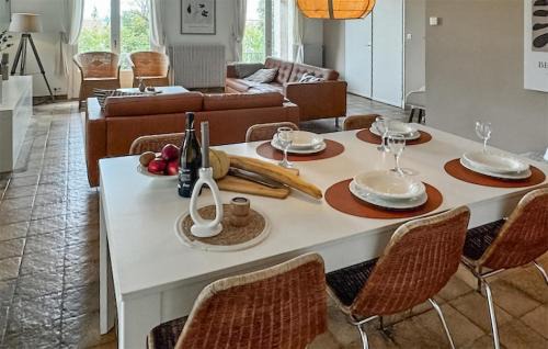 Cesseras House | Nice Home In Cesseras With Wifi