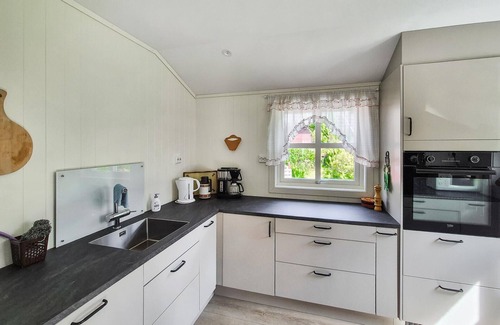 Eikelandsosen House | Nice home in Eikelandsosen with WiFi