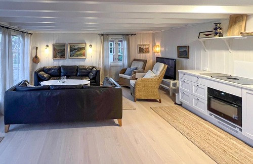 Flekkerøy House | Nice home in Flekkerøy with kitchen