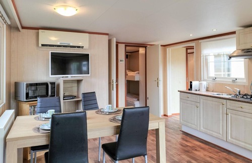Heinkenszand House | Nice home in Heinkenszand with WiFi