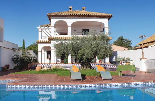 Hornachuelos House | Nice home in Hornachuelos with WiFi