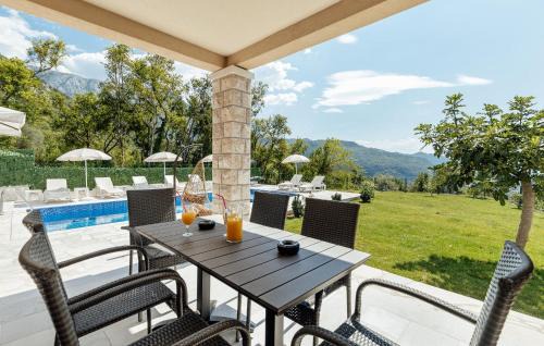 Mojdez House | Nice Home In Igalo With House Sea View