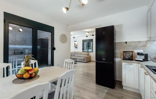 Mojdez House | Nice Home In Igalo With House Sea View