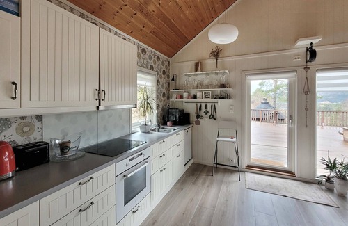 Suldal House | Nice home in Jelsa with kitchen