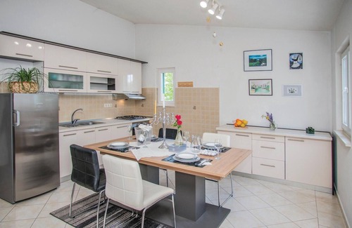 Central Dalmatia House | Nice home in Kresevo Brdo with kitchen