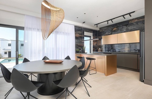Jakisnica House | Nice home in Lun with sauna