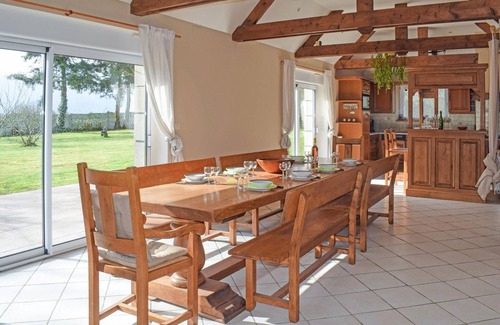 Plehedel House | Nice home in Plehedel