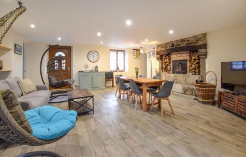 Quettehou House | Nice Home In Quettehou With Kitchen